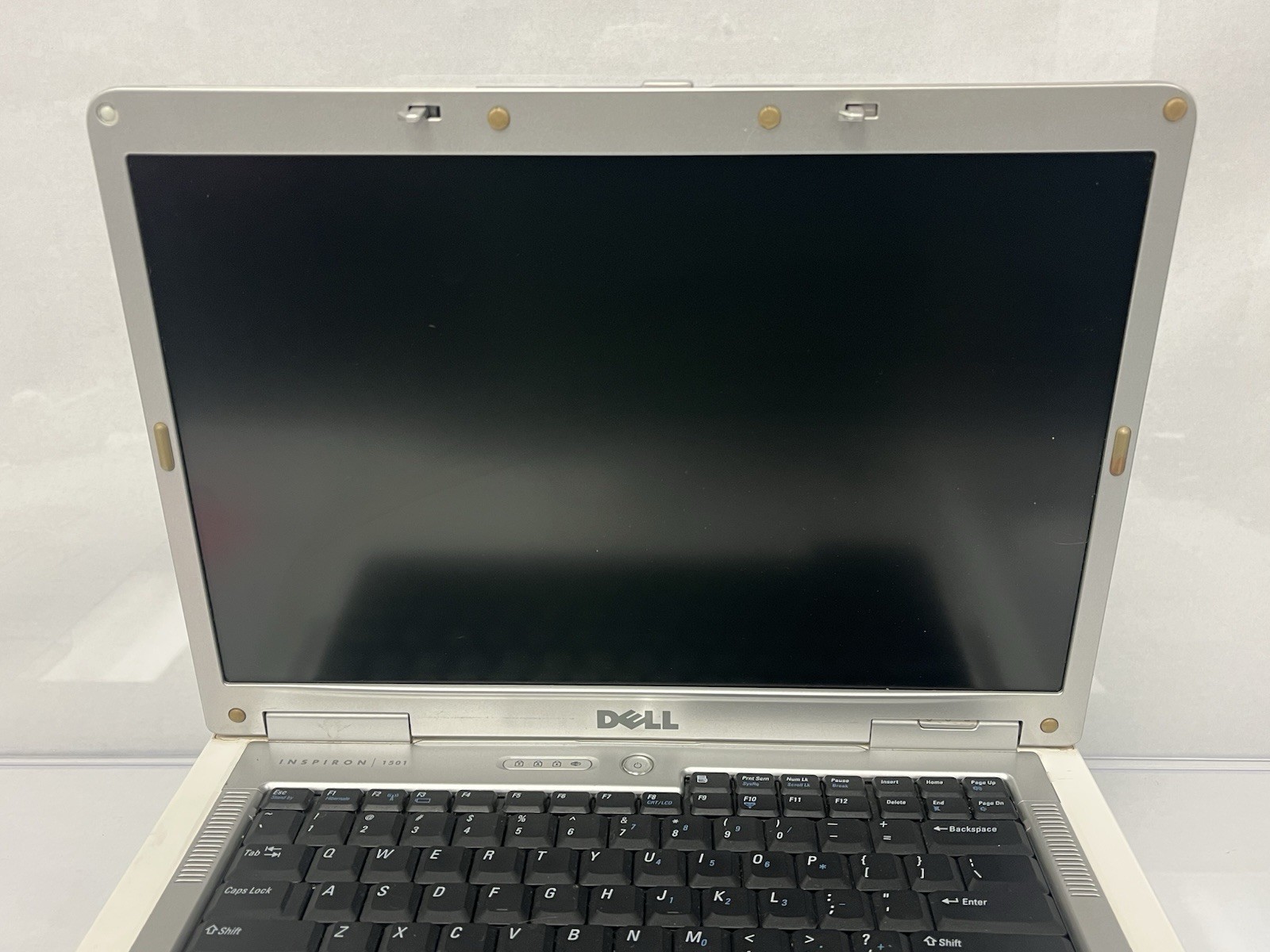 Dell Inspiron 1501 15.4″ AMD Turion 64 MK-36 2.0GHz 2GB RAM NO HDD