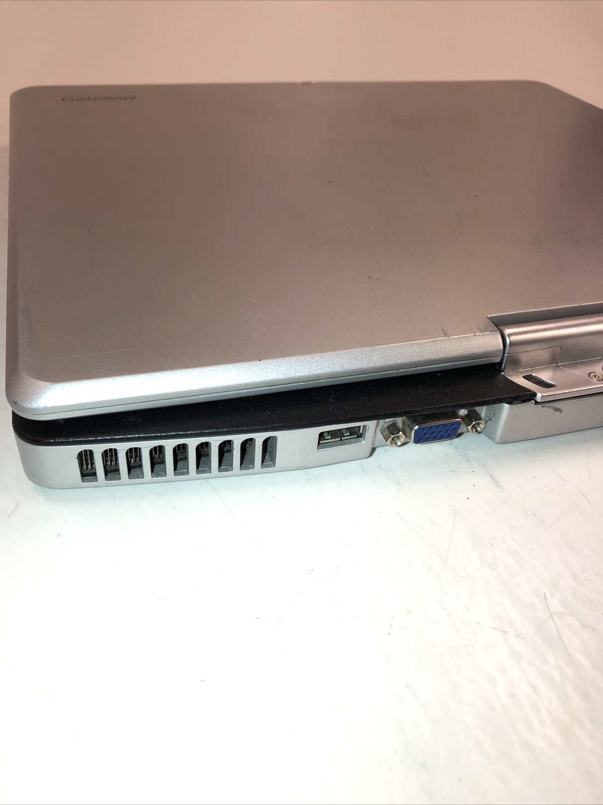 Gateway M275 Folding Tablet Laptop Not Able To Test. – For Parts Only