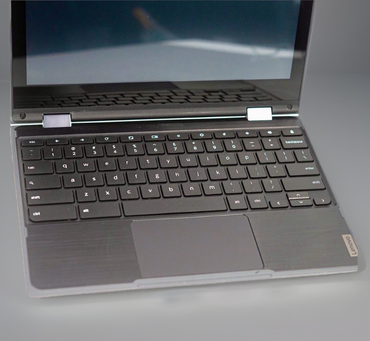 Lenovo 2-in-1 Touchscreen 300e 2nd Gen 11.6″ Intel 4GB 32GB eMMC Laptop & Tablet