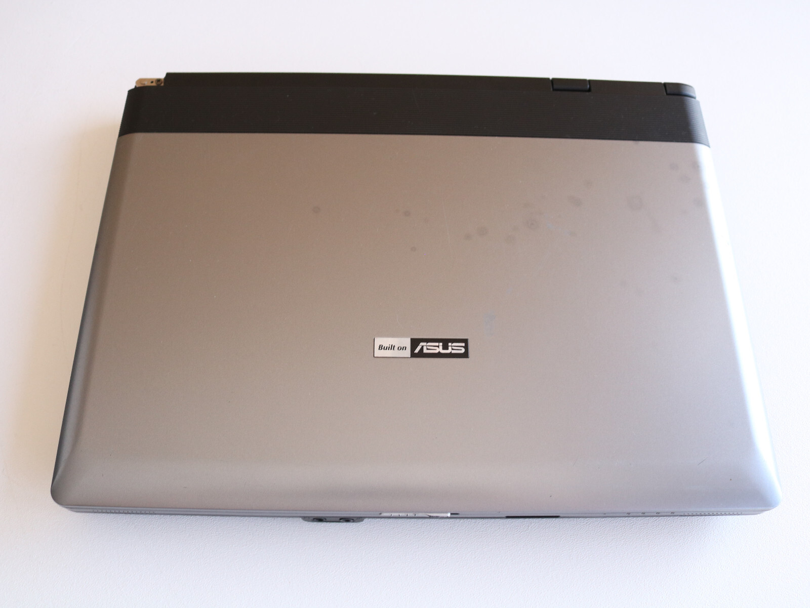 ASUS Barebook Z62F Intel Graphics 950 14.0 Core Duo 1.66 GHz Vintage Tested