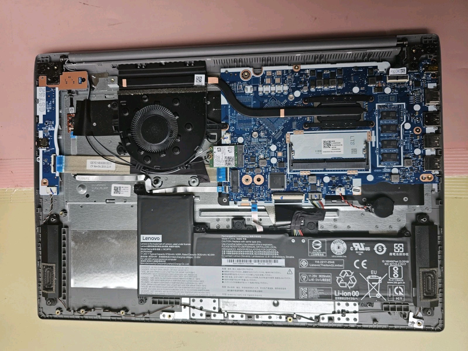 Lenovo IdeaPad 3 171ML05 10th Gen Intel Core i3 0GB SSD Cracked Screen