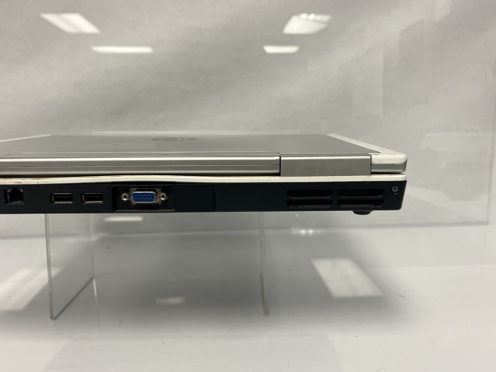 Dell Inspiron 1501 15.4″ AMD Turion 64 MK-36 2.0GHz 2GB RAM NO HDD