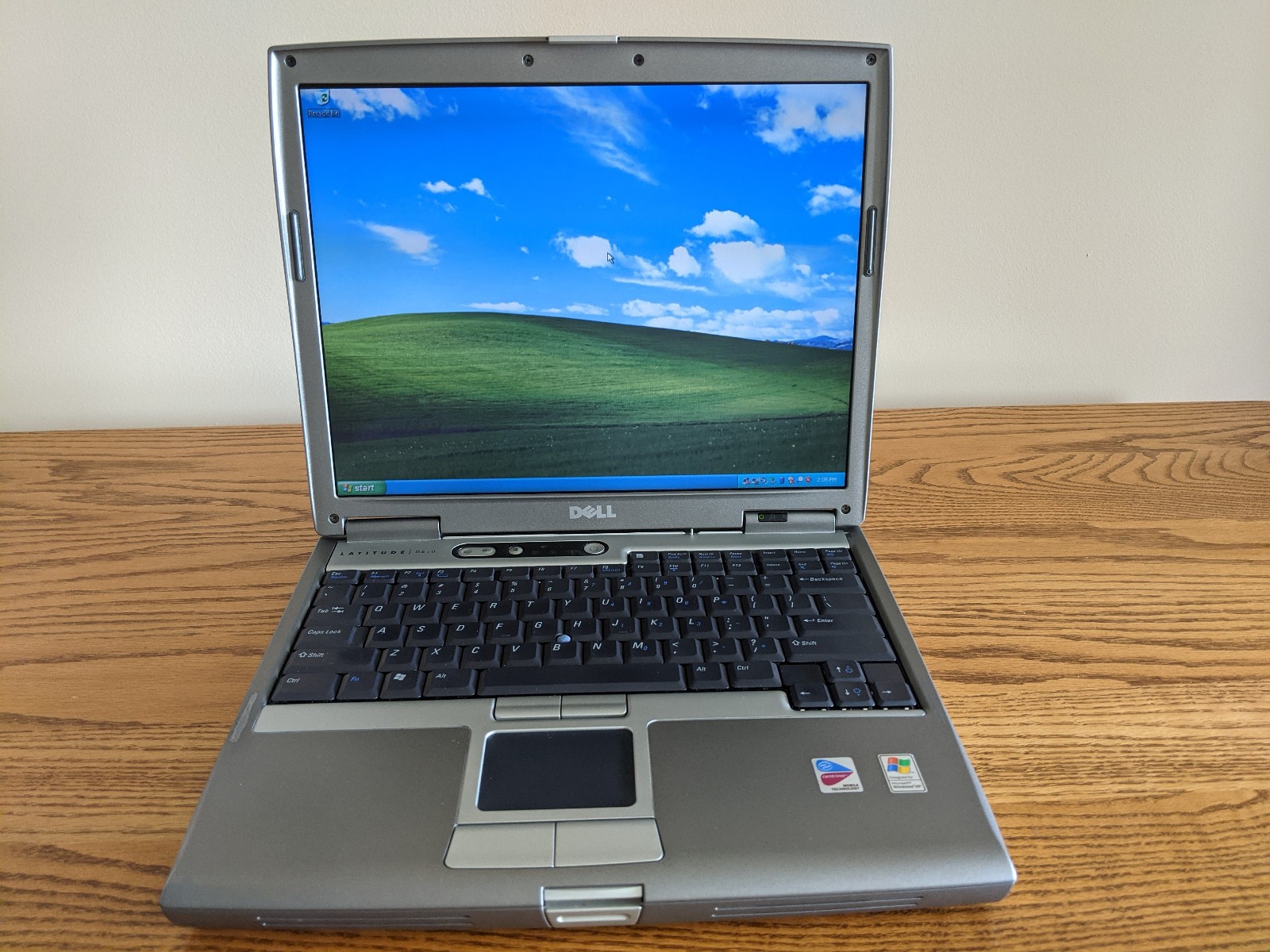 Dell Latitude D610 Intel Pentium M 740 2GB DDR2 40GB HD Windows XP