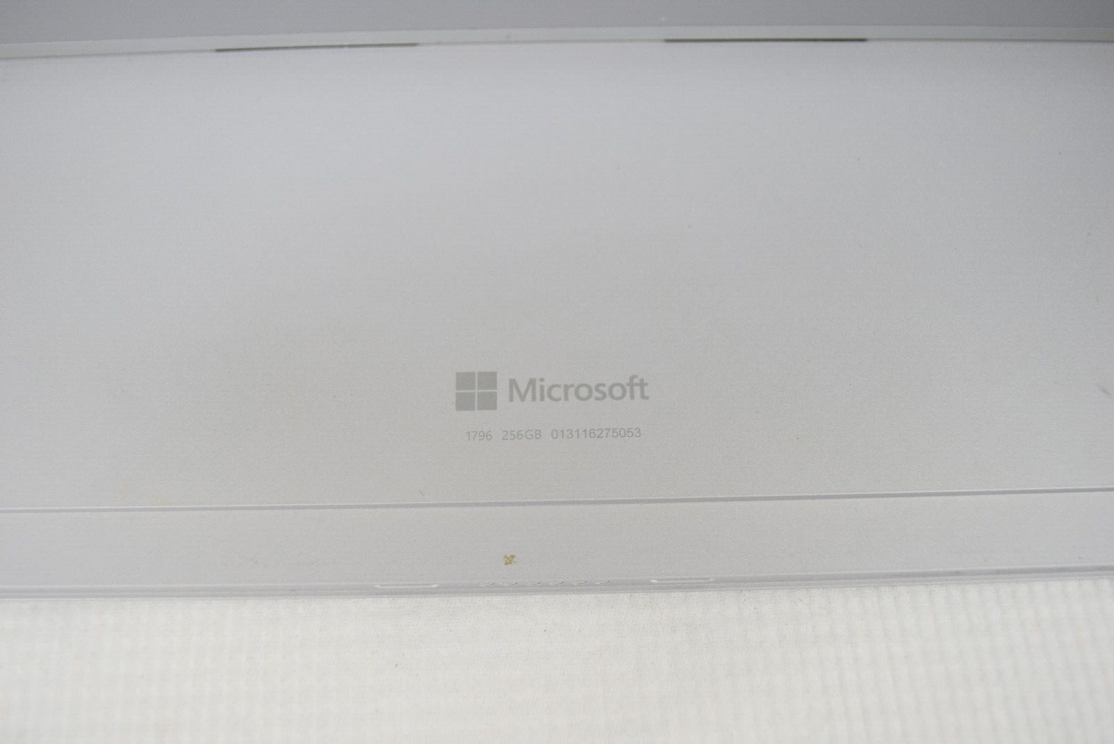 Microsoft 1796 Intel i7-5th 8 GB Ram OS Not Installed 256 GB HDD Cracked