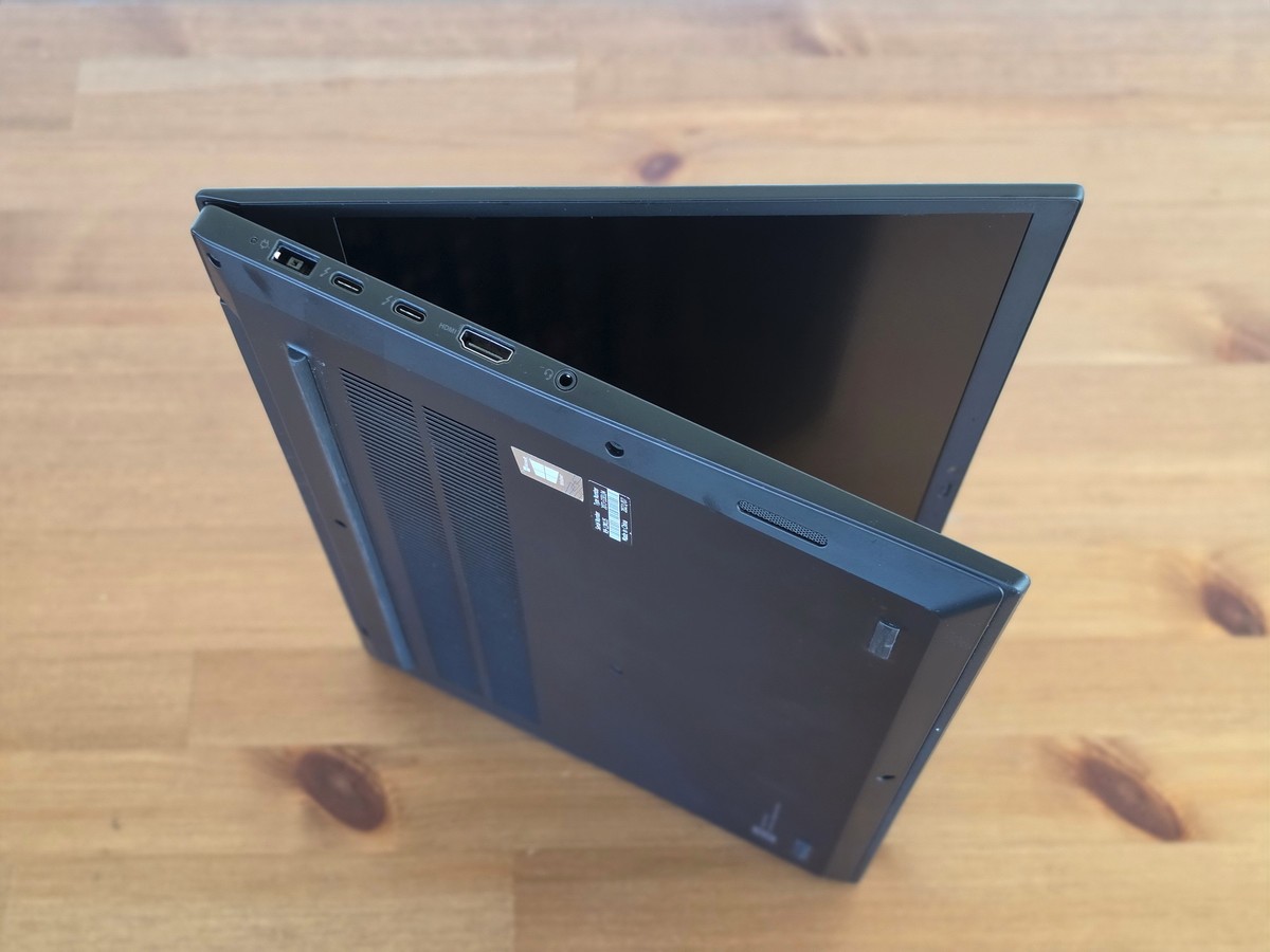 Lenovo ThinkPad P1 Gen 3 i7-10875H 16GB 15″ FHD 1920×1080 512GB SSD NVIDIA T1000