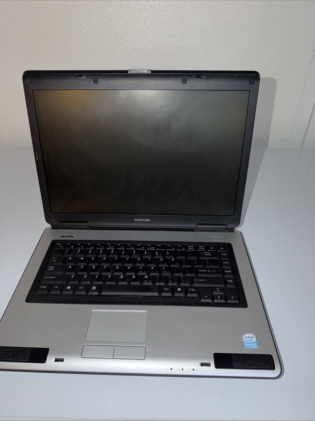 Toshiba Satellite L45, 1.4gIntel Intel Celeron 1.5GB Ram 160gb Batt No AC.