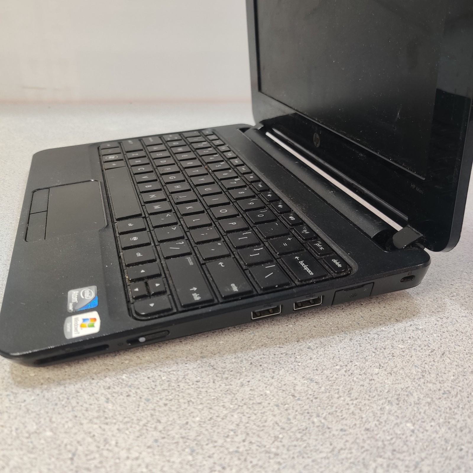 TESTED – HP Mini 110-3135DX – 10” Laptop – NEEDS NEW BATTERY & CHARGER