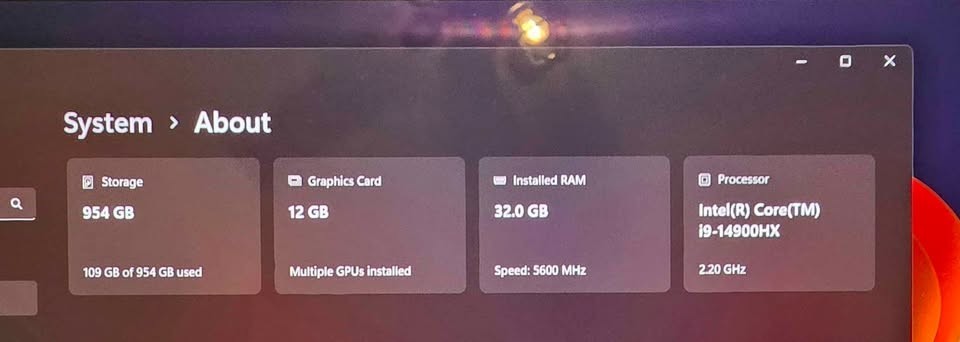 Razer Blade 16″ Gaming Laptop OLED QHD + 240Hz i9-14900HX RTX4080 32GBRAM 1TBSSD