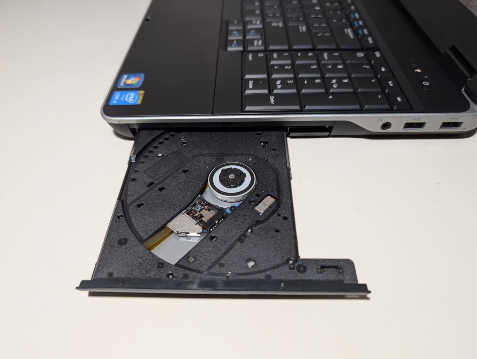 15″ Dell Latitude E6540 | i5 4th 16GB RAM 256GB SSD | FHD Backlit | Win 10 DVD