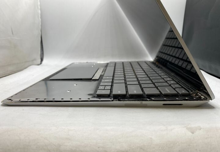FOR PARTS Microsoft Surface Laptop 2 13.5″ i5-7300u 2.60GHz 8GB RAM 256GB SSD