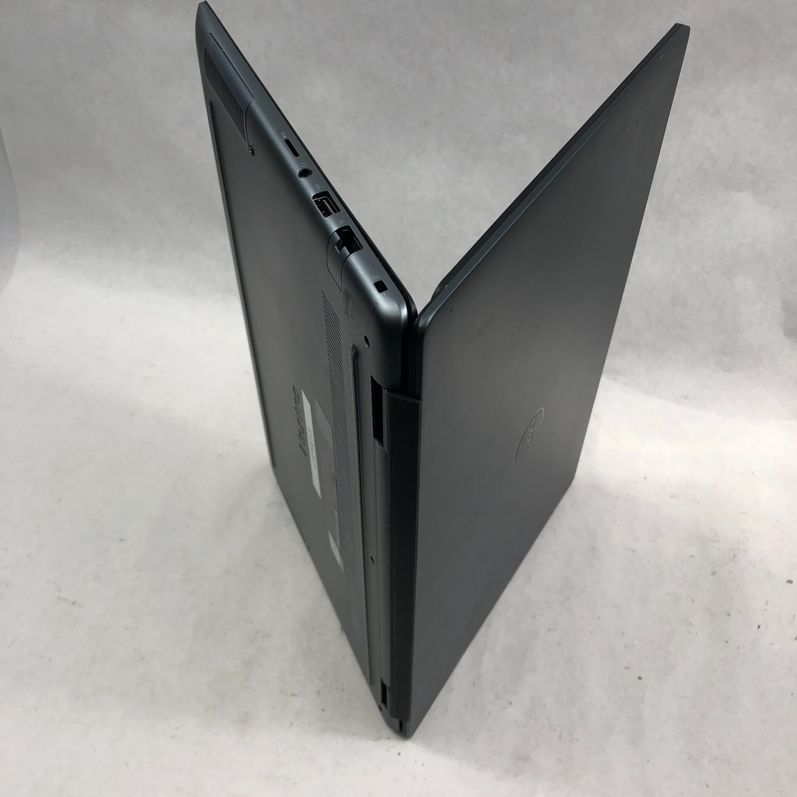Dell Vostro 5490 14″ Intel Core i7-10510U 1.8GHz 16GB RAM No SSD MX250
