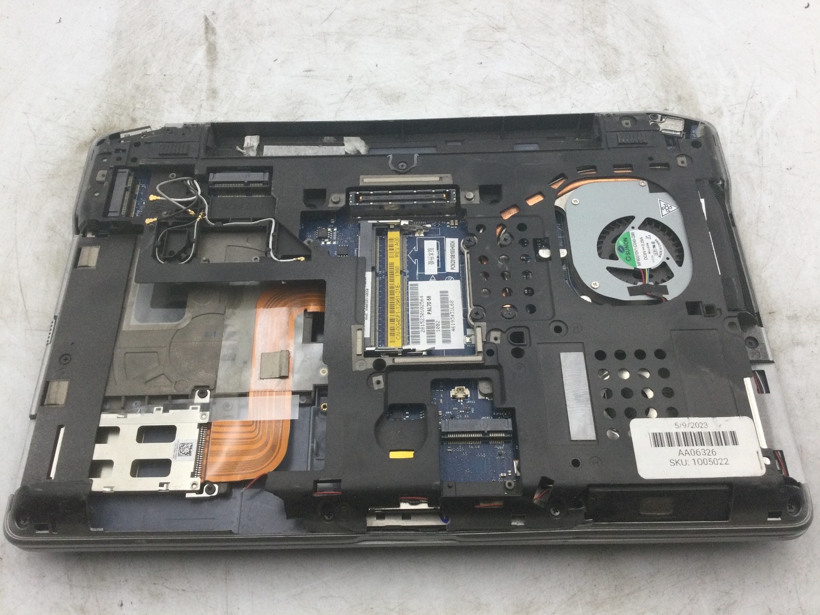 DELL LATITUDE E6320 – FOR PARTS / NO POWER – INTEL I5 – NO RAM -READ DESC – BB