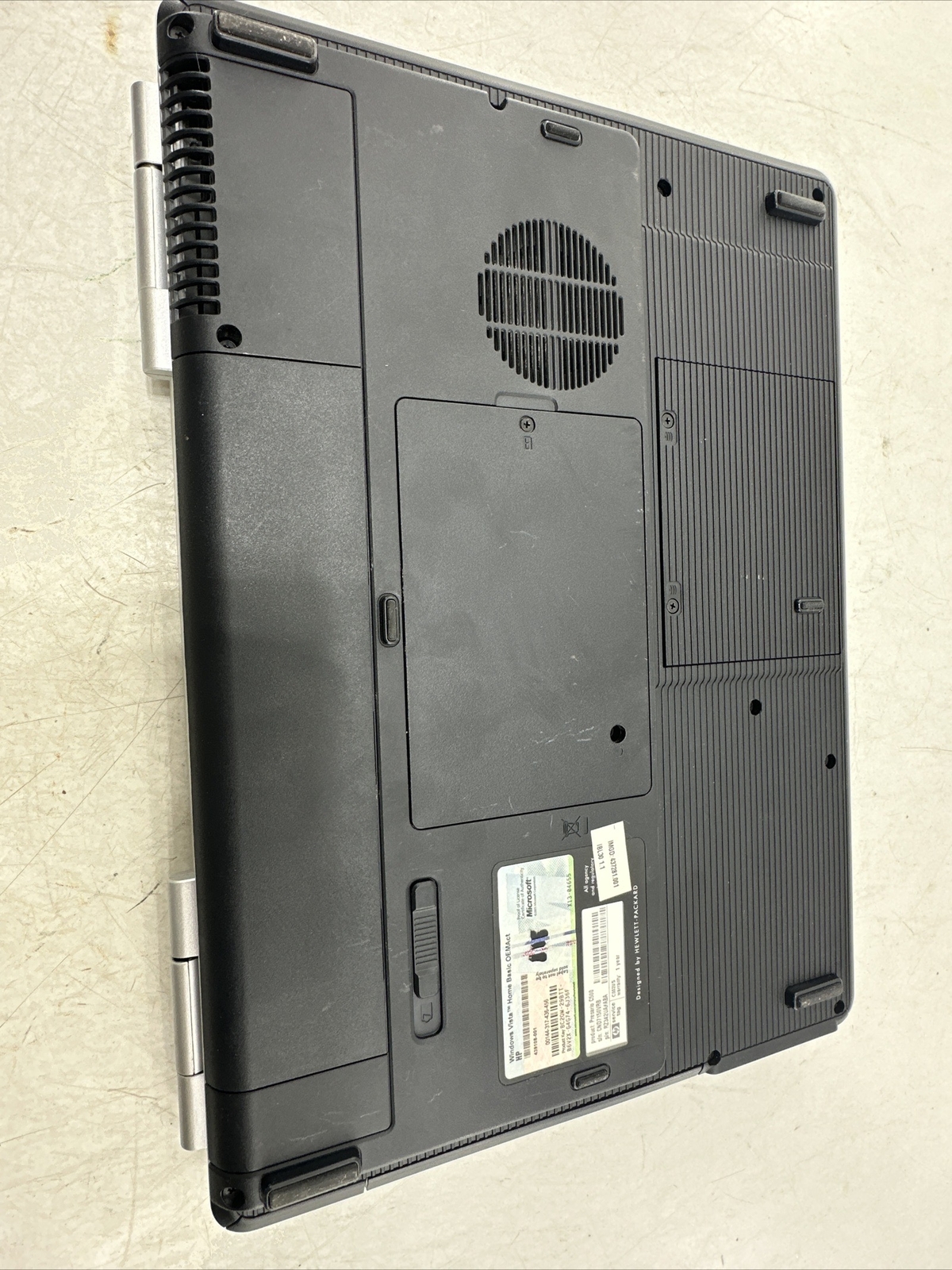 Hewlett-Packard ￼HP Compaq Presario C500 Comes With Ac Adaptor
