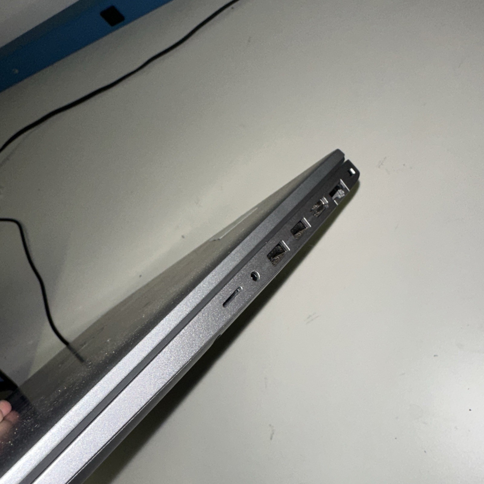 Dell Latitude 5540 15.6″ i7-1365U 16GB DDR4 256GB SSD Windows 11 Home in Gray