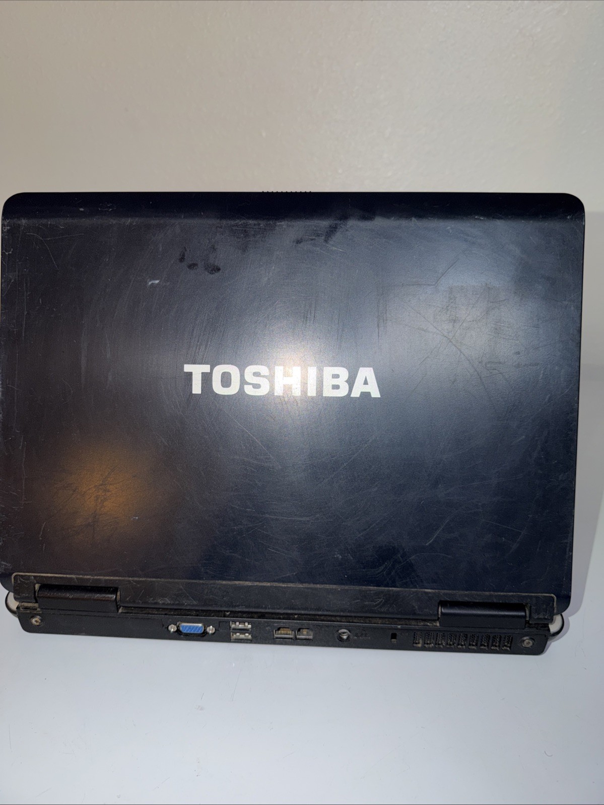 Toshiba Satellite L45, 1.4gIntel Intel Celeron 1.5GB Ram 160gb Batt No AC.