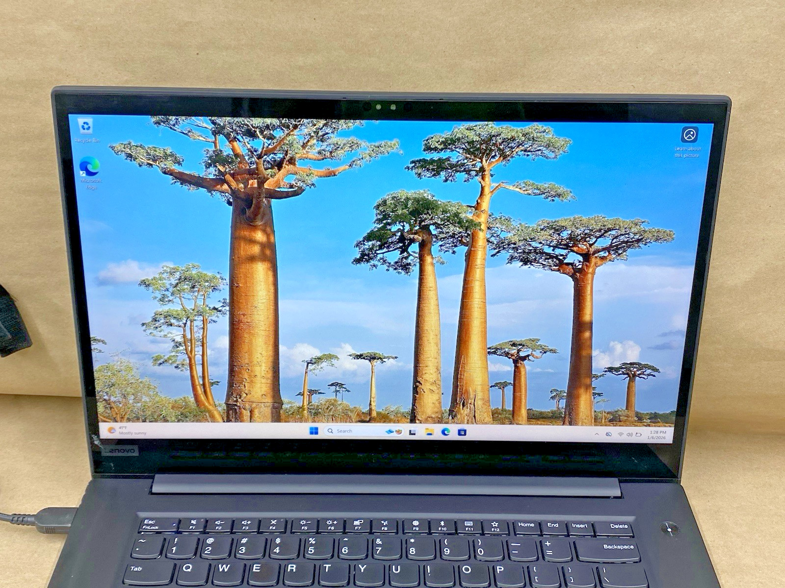 Lenovo Thinkpad P1 – 15.5″ 3840*2160 E-2176M 16GB – 256GB SSD – Win 11 – READ