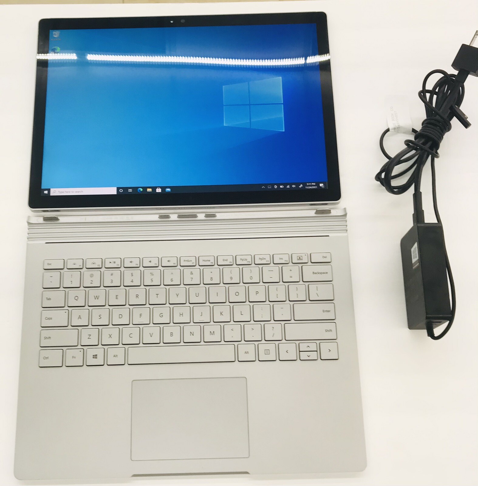 13.5″ Microsoft Surface Book 1703 2-in-1 i5-6300U 8GB Ram 128GB SSD