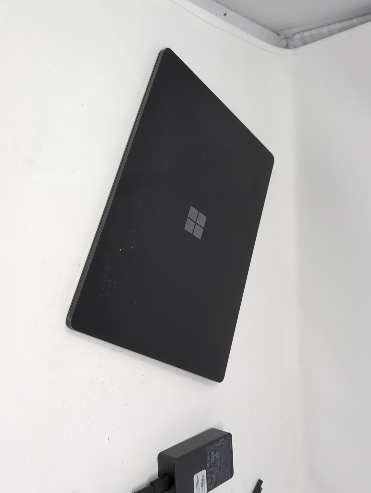 Microsoft Surface Laptop 4 1951 13.5″ Touch i5-1145G7 16GB RAM 250GB NVME
