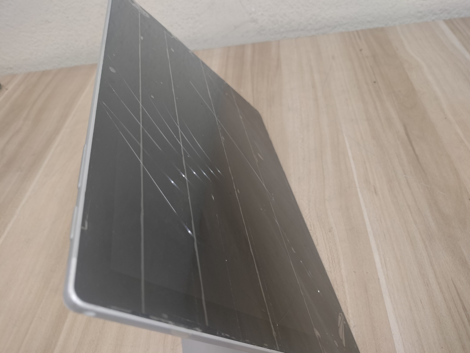 Microsoft Surface Pro 1796 12″ Touch Intel i7-7660U 2.50GHz 8GB 256B SSD