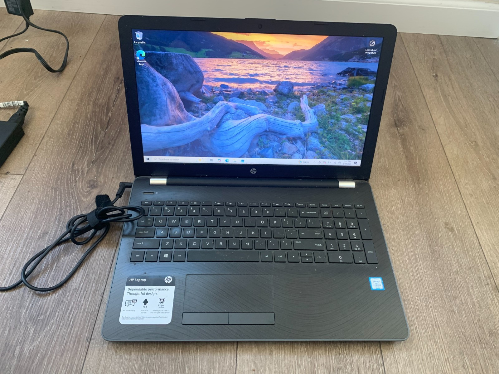 HP 15-bs033cl 15.6″ Touchscreen intel Core i3-7100U 2.40GHz 8GB RAM 1TB Win 10