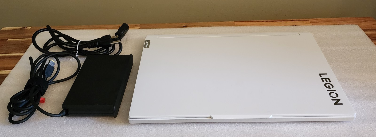 *MINT* Lenovo Legion 7 16IRX9 16″ i7-14700HX 16GB 1TB SSD RTX 4060 Laptop