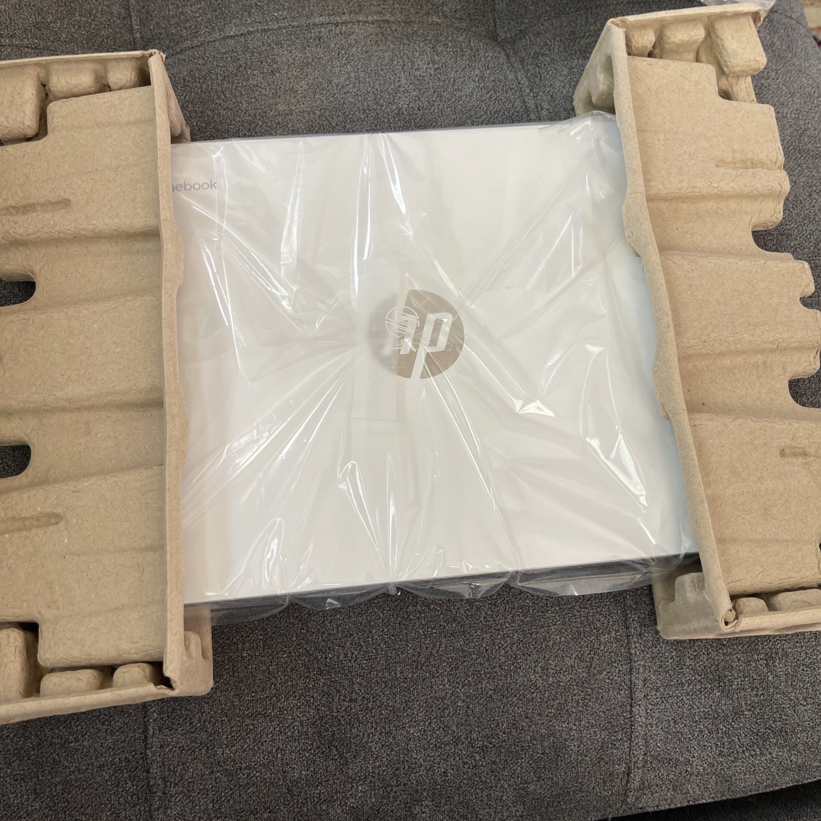 HP 14a-na0020nr 14 inch (32GB, Intel Celeron, 1.10GHz, 4GB) Chromebook – White –