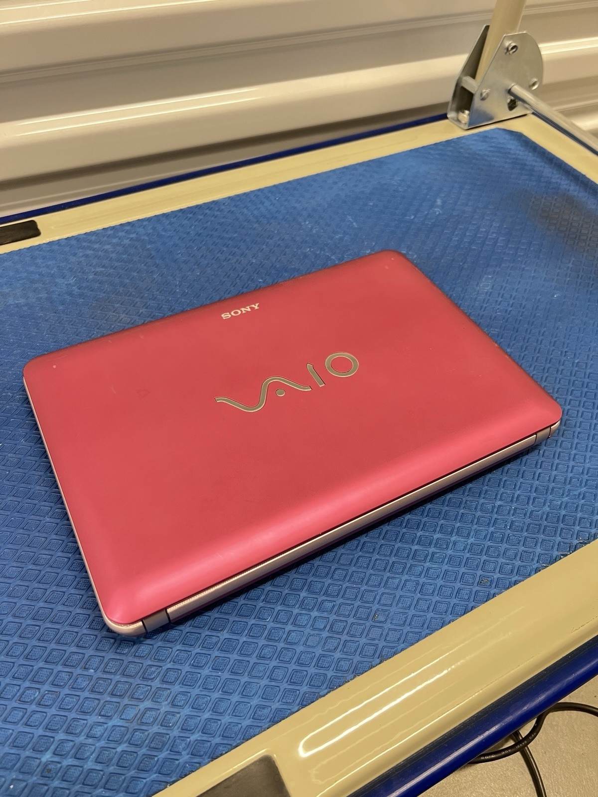 SONY VAIO VPCW221AX 10.1”LED 1.83GHz W Series Mini Netbook Windows 7 Pink