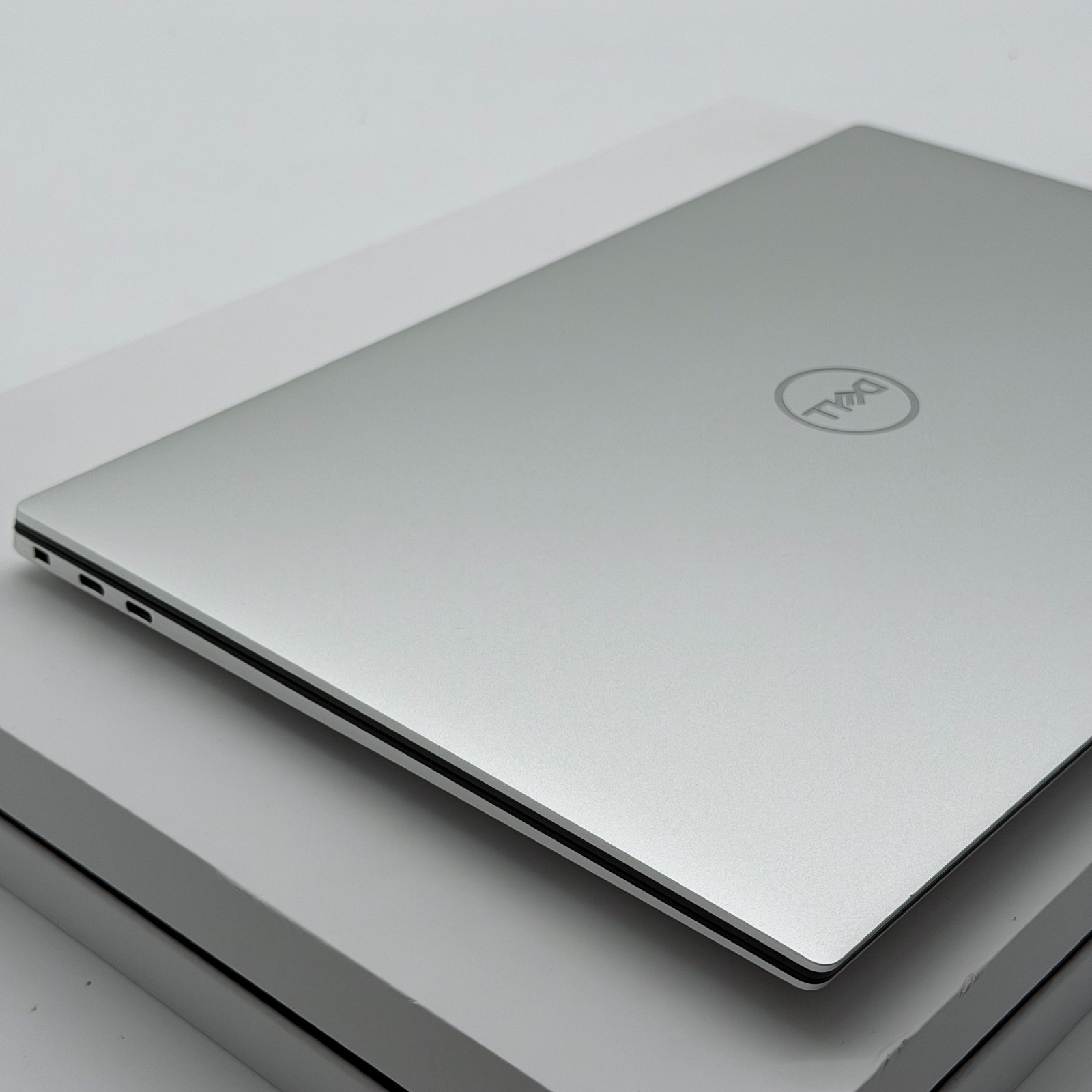 Maxed Out Dell XPS 15 9520 – i9, 64GB RAM, 2TB SSD, 3.5K OLED TOUCH- NEW BATTERY