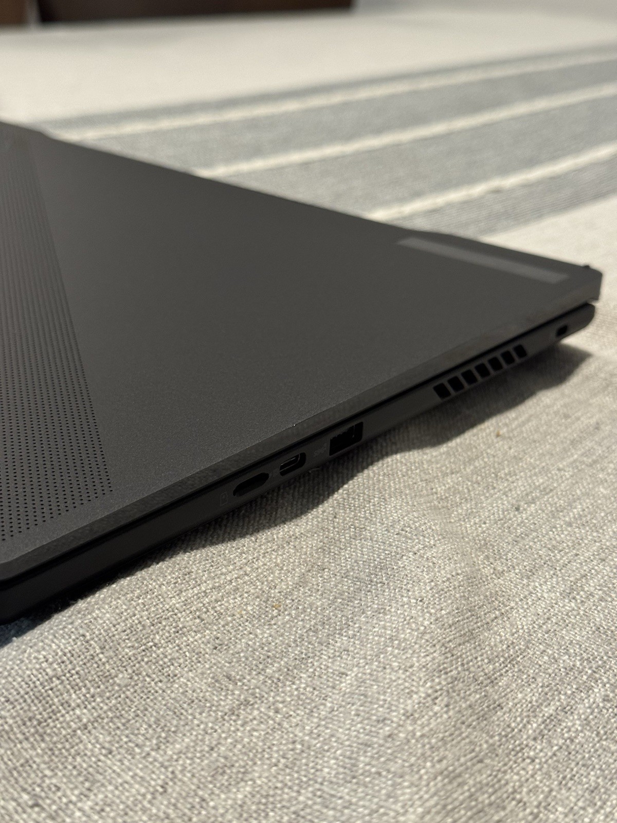 ASUS ROG Zephyrus M16 GU604VI | i9-13900H RTX 4070 32GB RAM 2TB SSD 240Hz
