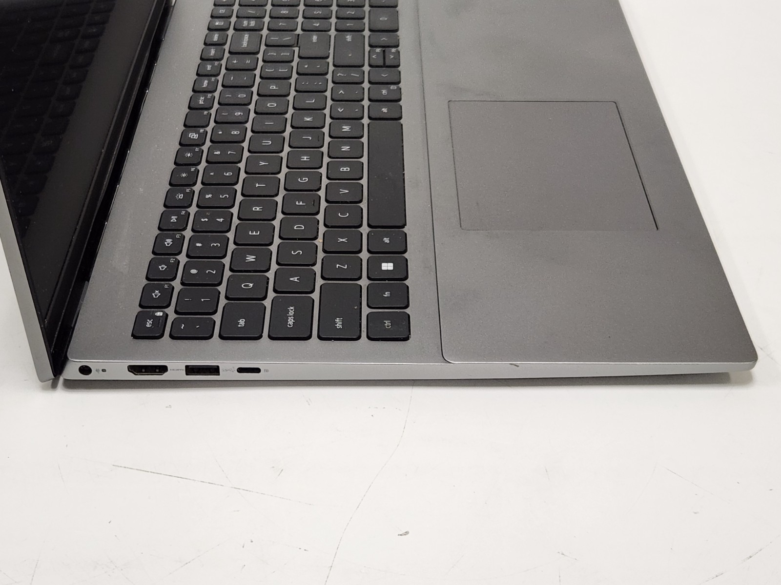 Dell Vostro 5620 Laptop Intel Core i5-1240P 1.7GHz 8GB RAM 256GB SSD W11P + AC