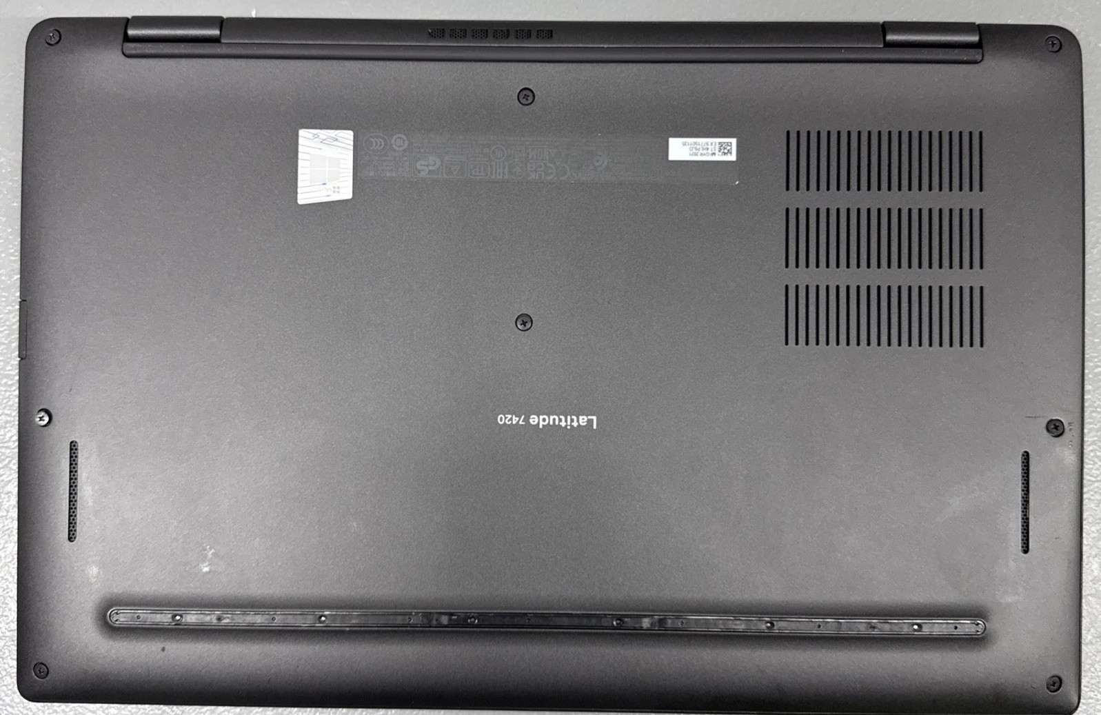 Dell Latitude 7420 14″ Core i5-1135G7 16GB 256GB SSD No Operating System