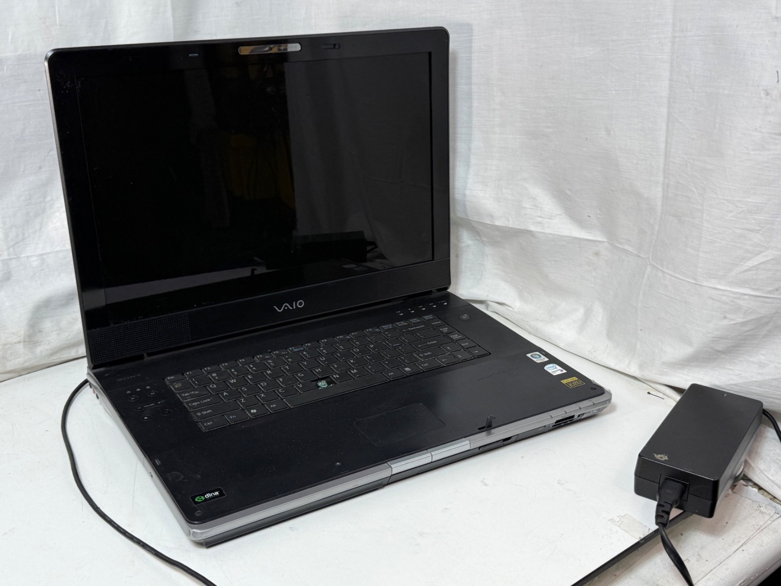Sony VAIO PCG-8X2L 17″ Laptop Intel Centrino Duo Vista Full HD For Parts/Repair
