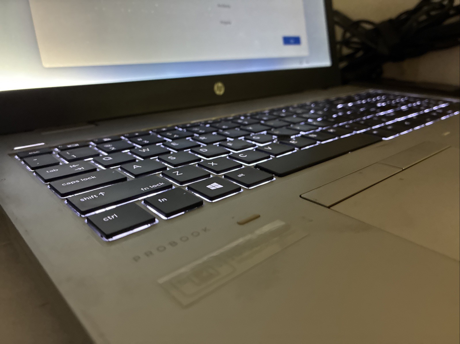 HP ProBook i5-8365U 8GB 256GB Win11 Pro Sure View + Docking Station 15.6″