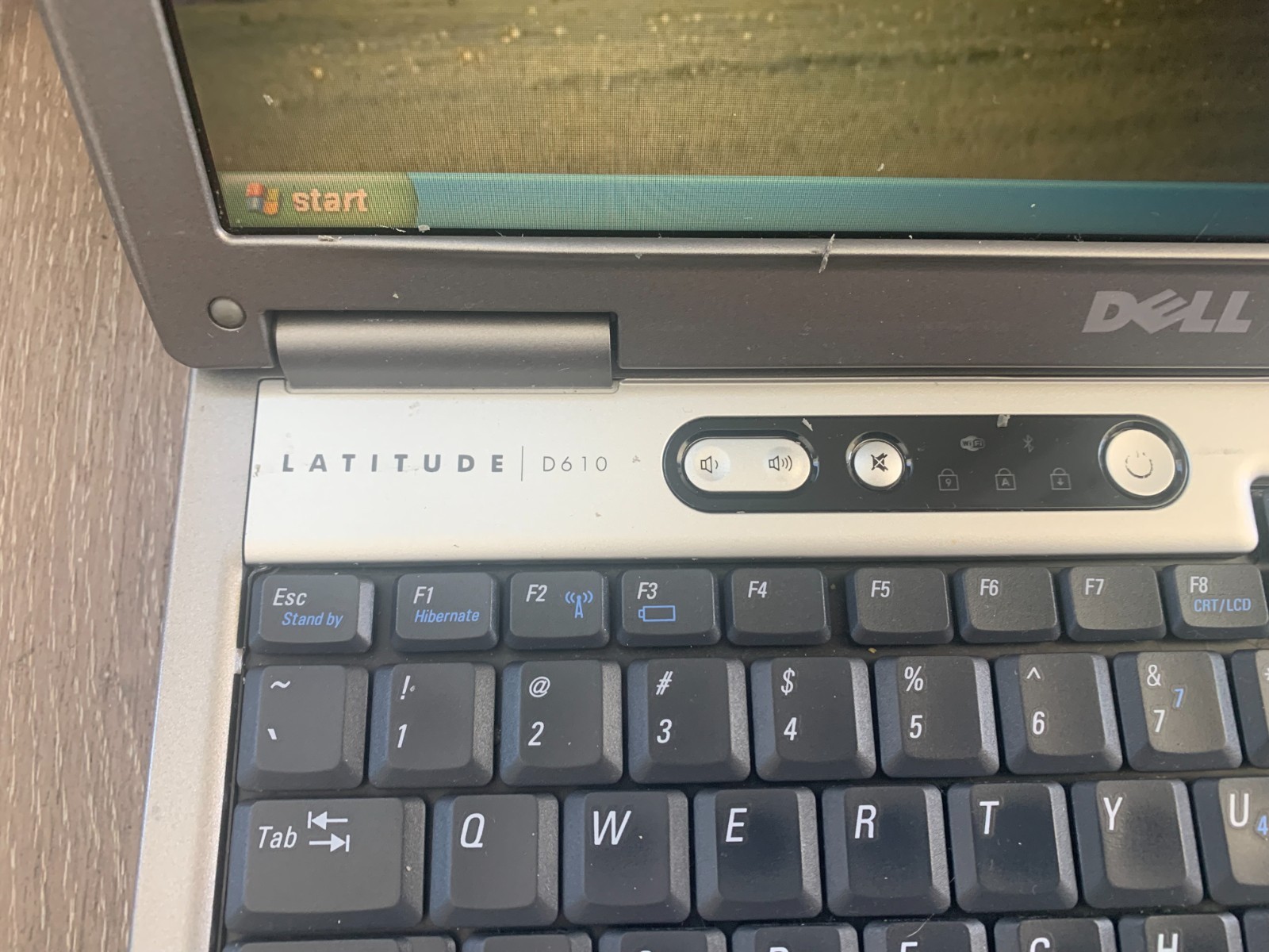Dell Latitude D610 14″ Intel Pentium M 2.13GHz 1GB RAM 60GB HDD Win XP Pro