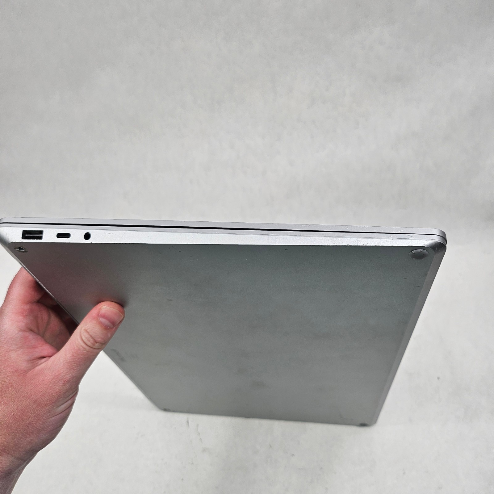Microsoft Surface Laptop 3 1873 15″ Touch Ryzen 5 8GB RAM 256GB SSD – Cracked