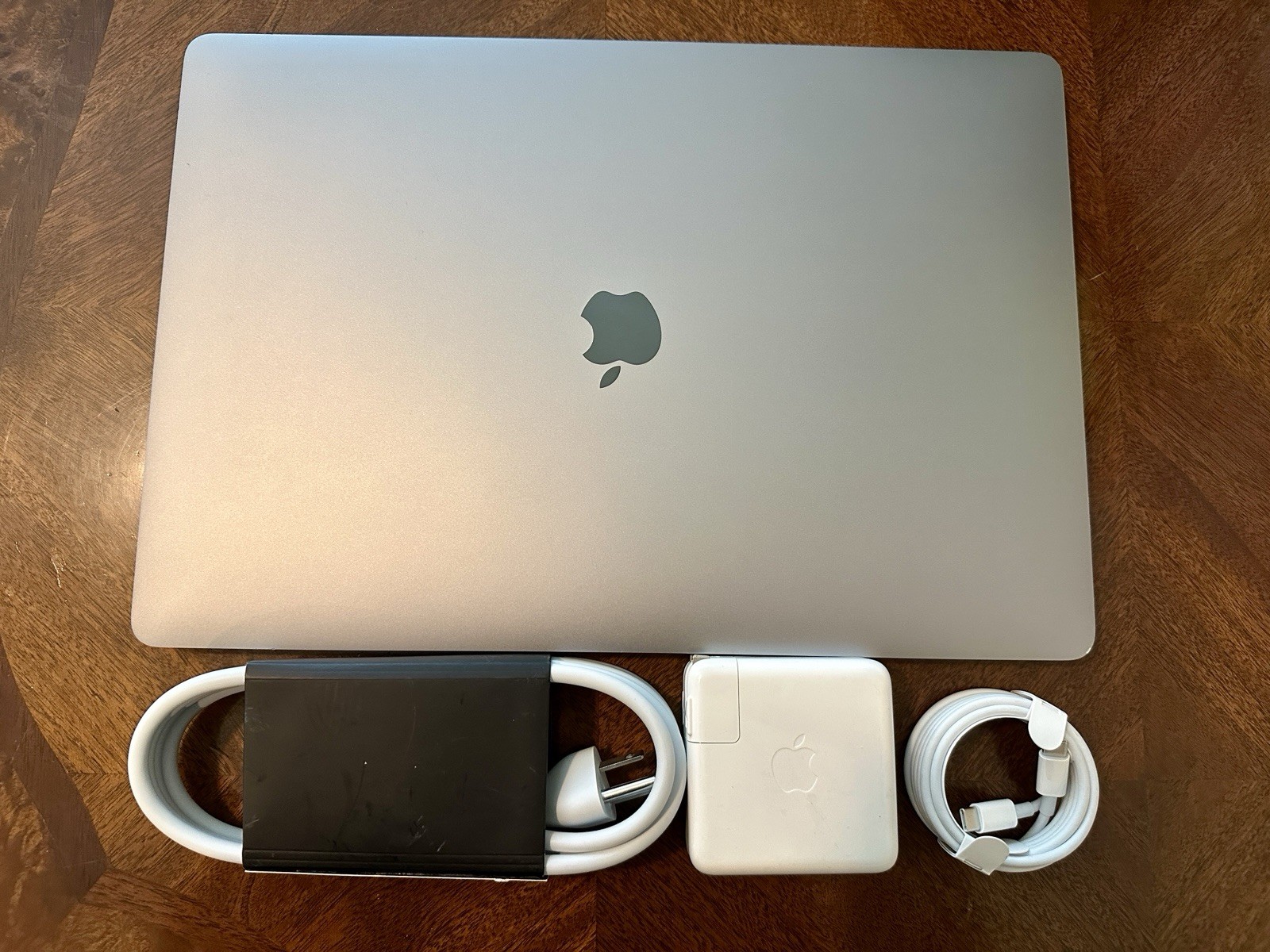 Apple MacBook Pro Laptop 16 Inch Display i7 16GB RAM 500GB Space Gray W Charger