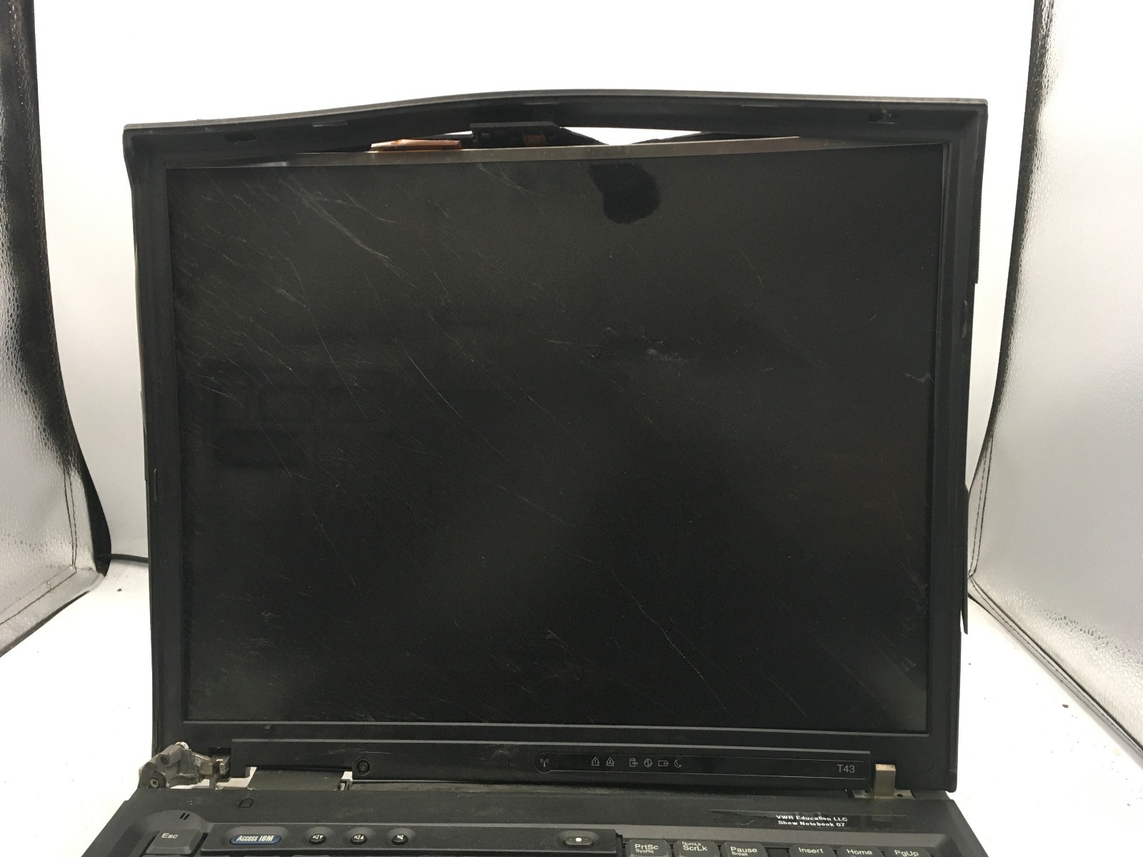 IBM THINKPAD T43 – FOR PARTS/REPAIR – INTEL CENTRINO – NO RAM – DAMAGED -READ-BB