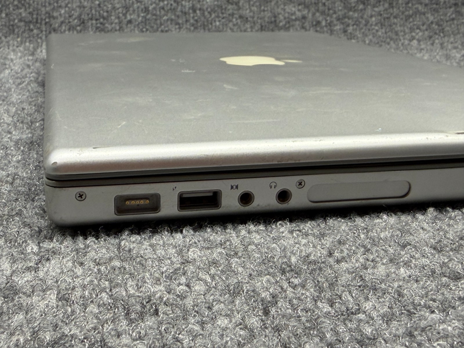 Apple MacBook Pro A1226 15″ Laptop Core 2 Duo T7800 2.60GHz 2GB RAM 200GB HDD