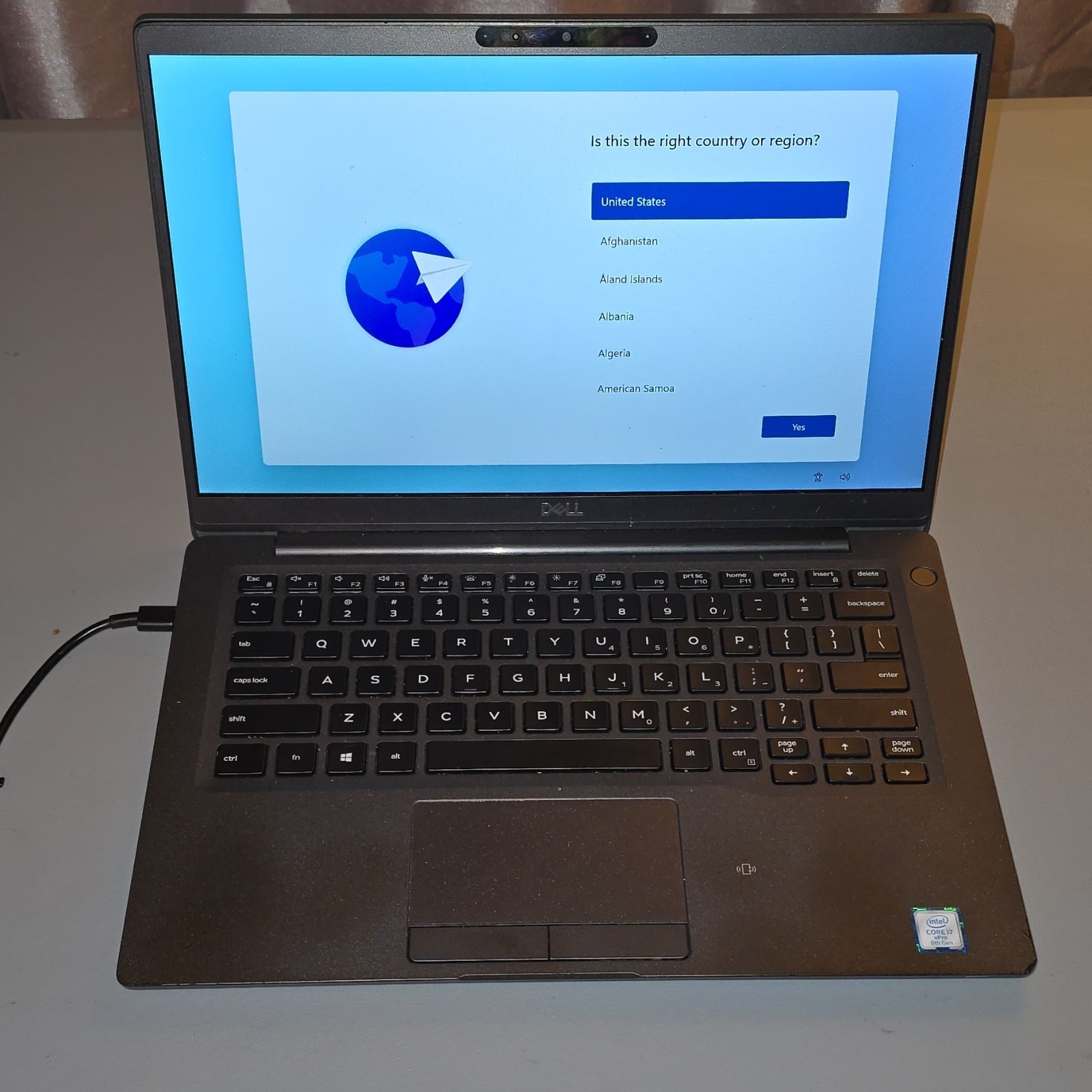 Dell Latitude 7400 14″ FHD i7 16GB RAM 256GB SSD Win 11 Black