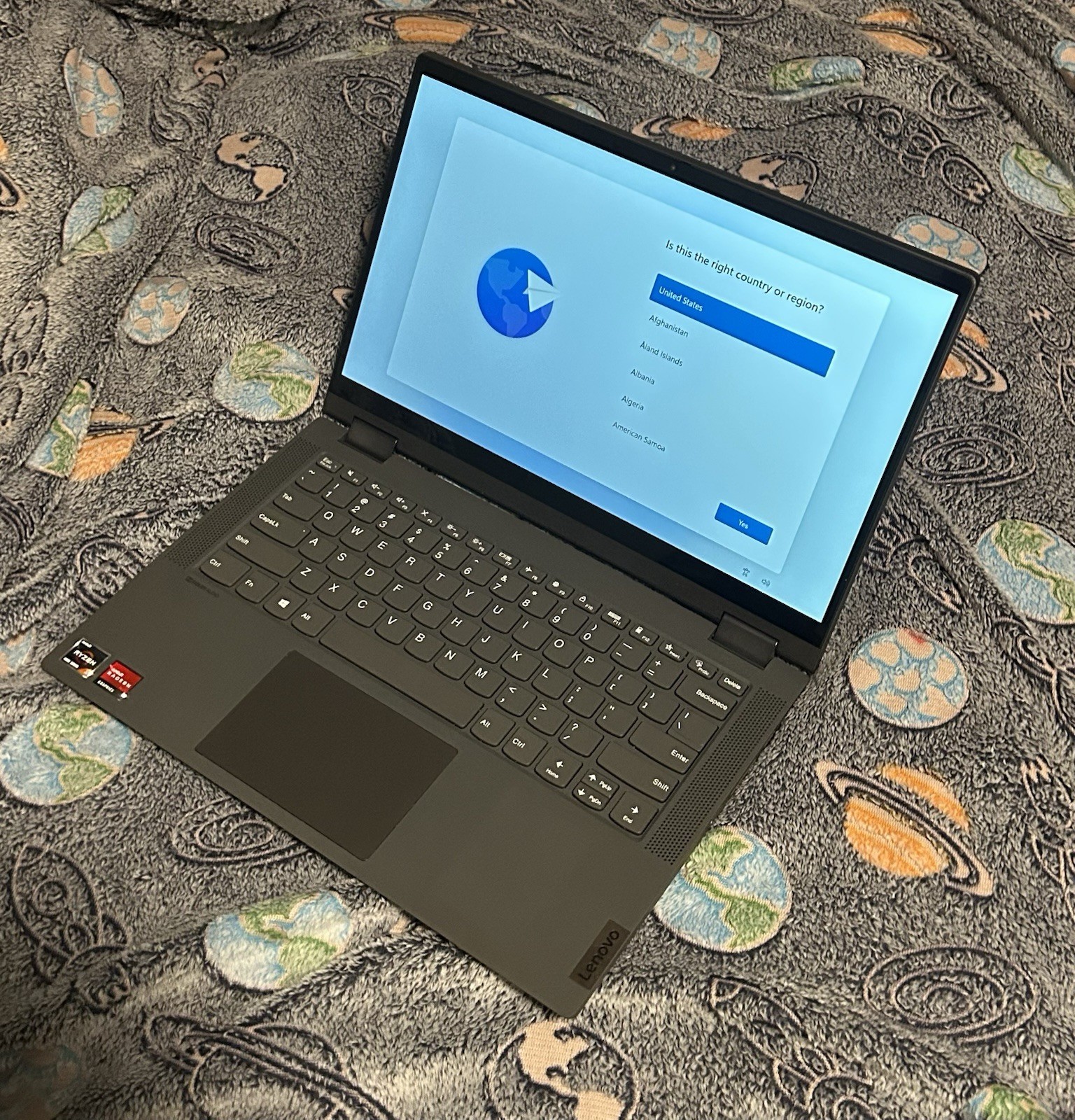 Lenovo IdeaPad Flex 5 – 14″ AMD Ryzen 3 4000, Radeon, Webcam, Stylus, Charger
