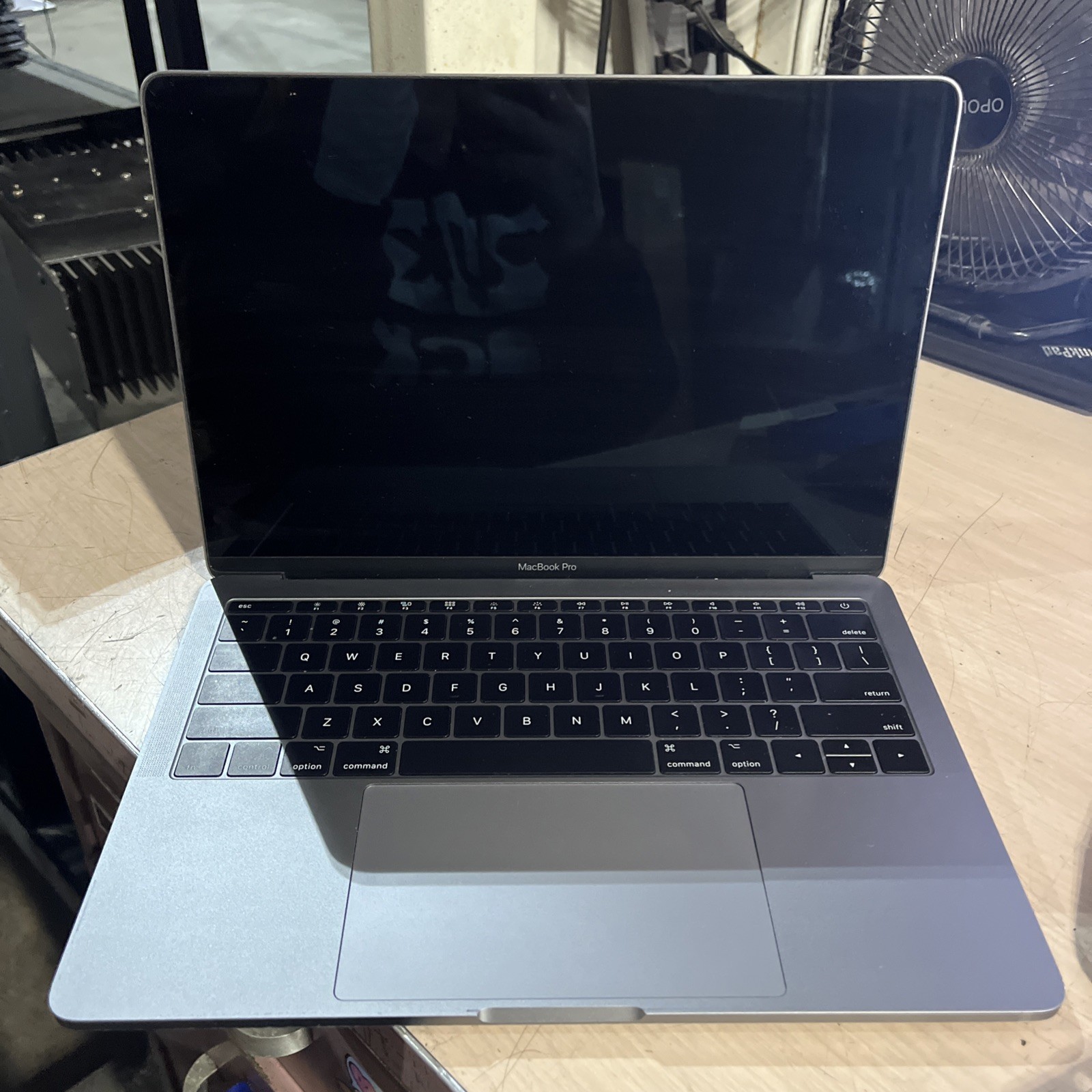 APPLE MACBOOK PRO 13″ MID-2017 CORE I5-7360U 2.3GHZ 8GB RAM NO HD –