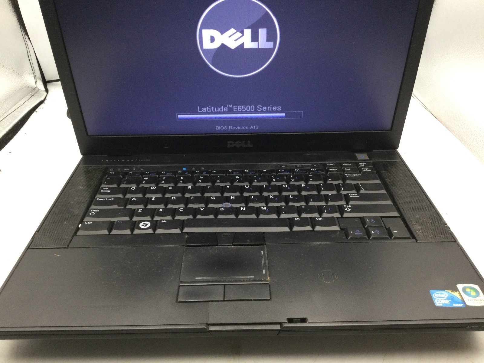 DELL LATITUDE E6500 – FOR PARTS/POWERS ON – INTEL CORE 2 DUO – 2GB RAM -READ -BB