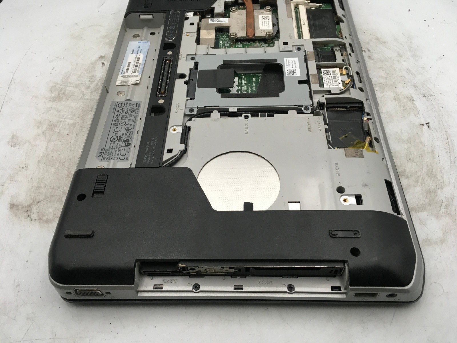 DELL LATITUDE E5520 – FOR PARTS/REPAIR – INTEL I5 2ND GEN – NO RAM -READ DESC-BB