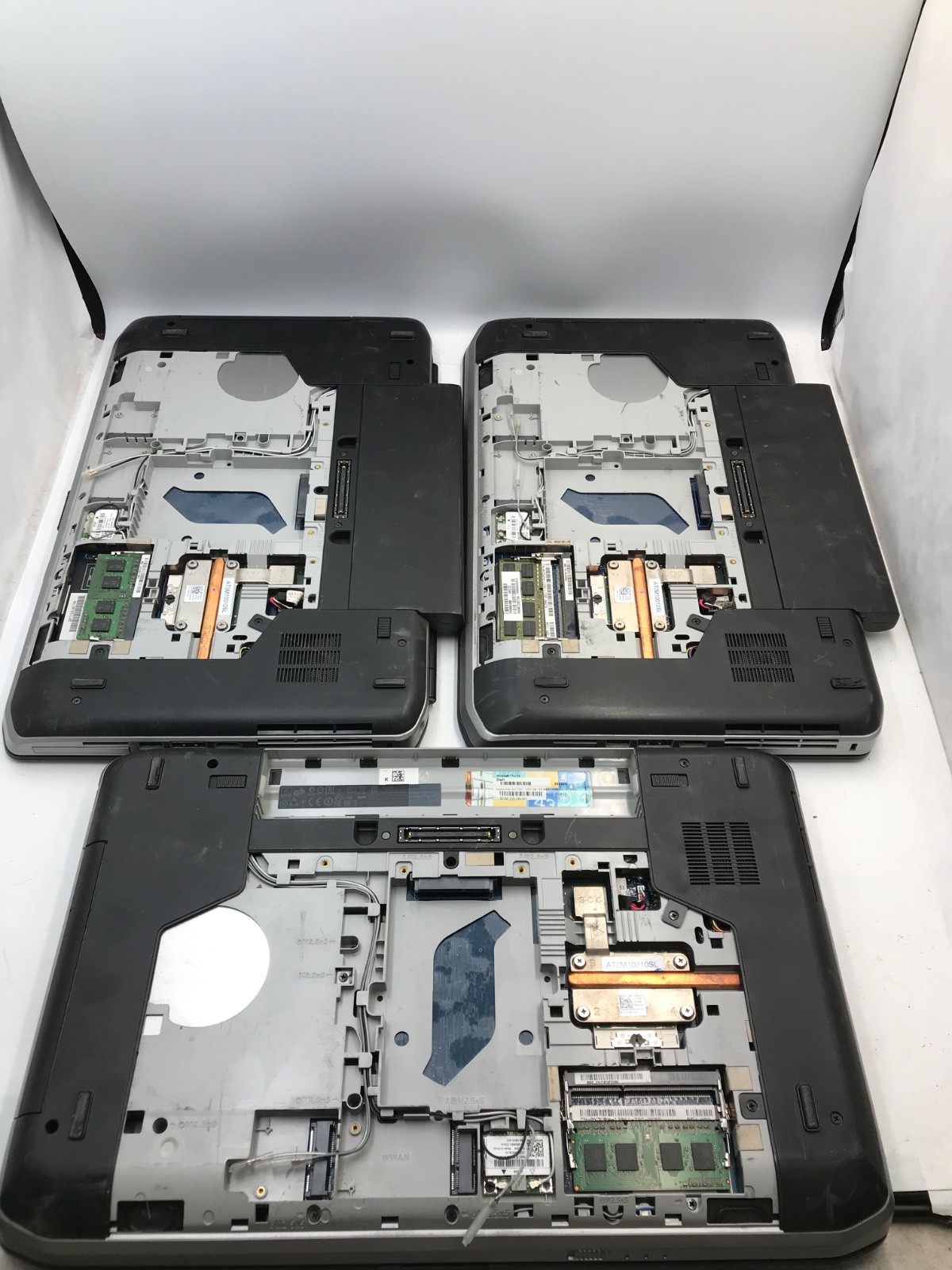 LOT OF 3 Dell Latitude E5530 Intel i5-3230M 15″ 4Gb – BOOT/ ONE DEAD PIXELS -MZ