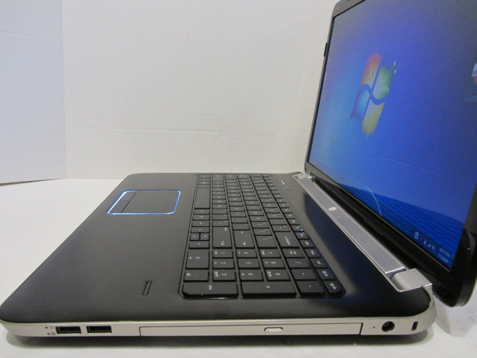HP PAVILION DV7-6B55DX17.3 CORE i5-2430M@2.40GHz 6GB RAM 500GB HDD WIN7 OFF13(2