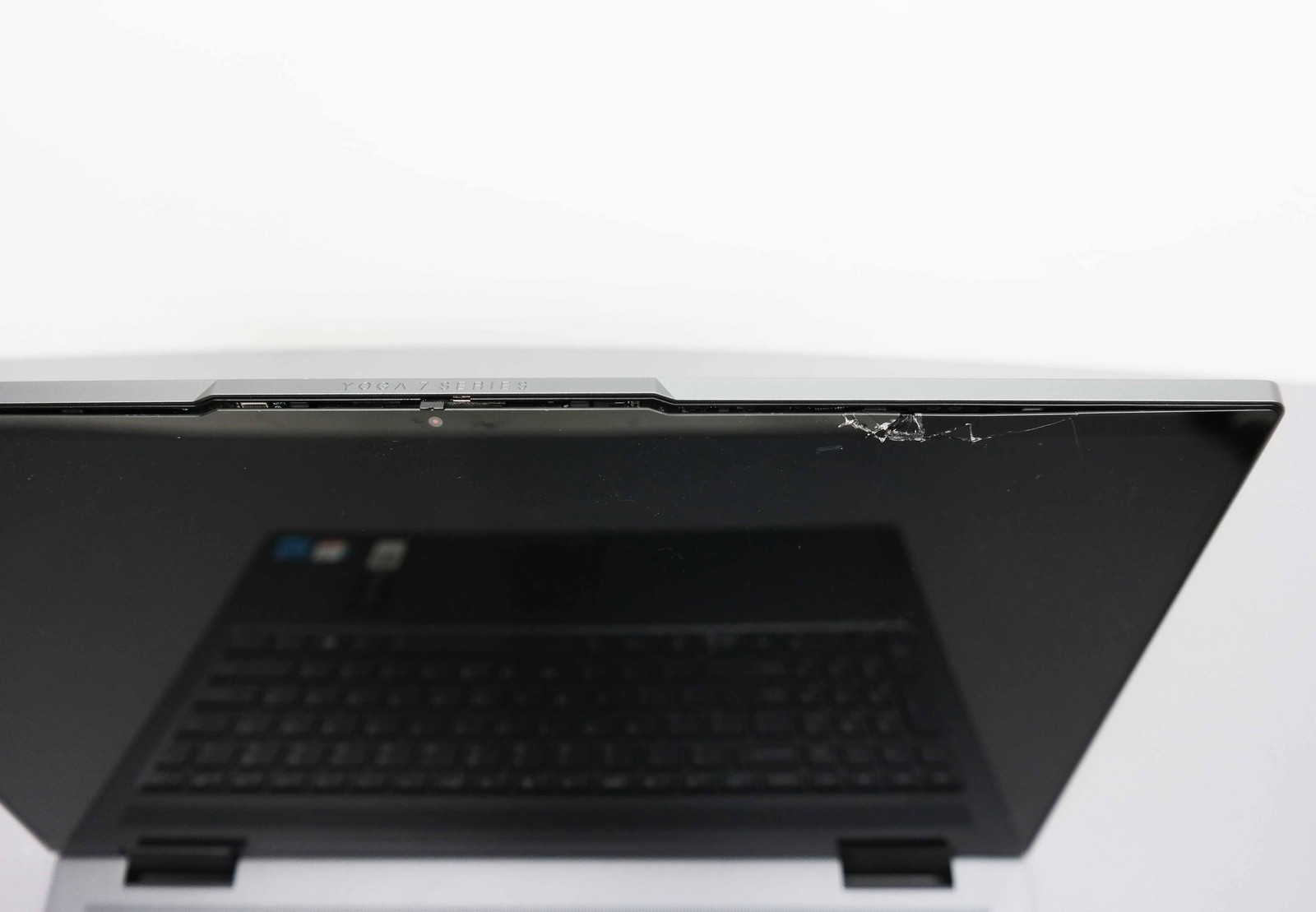 Lenovo Yoga 7i 15ITL5 15.6″ Core i5-1135G7 8GB 256GB SSD – Slate Grey ISSUE