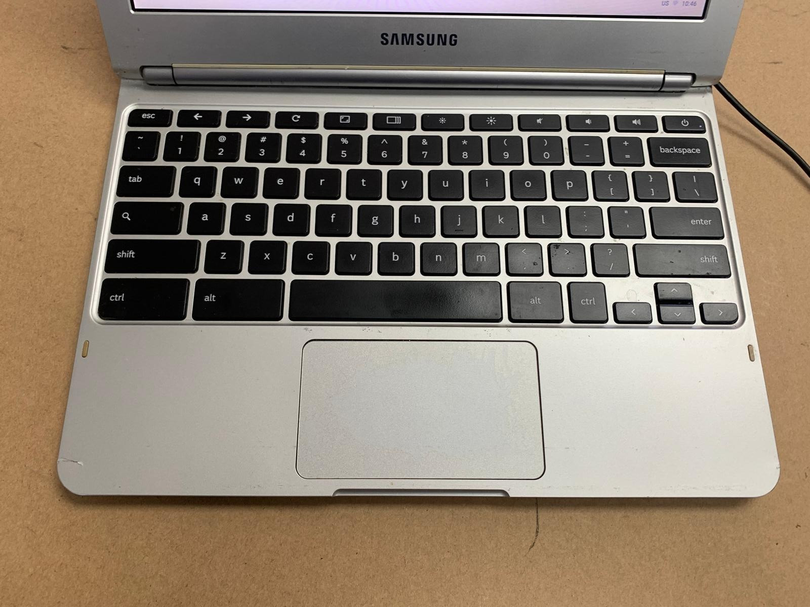 ✨Samsung Chromebook XE303C12 11.6″ Laptop – Charger – WiFI NEEDS NEW BATTERY✨