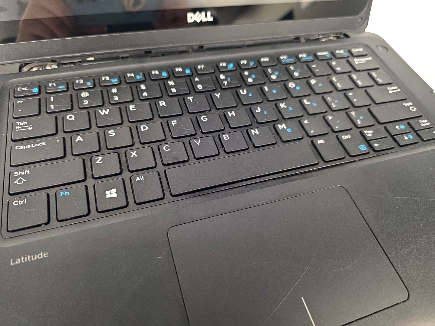Dell latitude 3380| Touch| Intel Core i3-6006U|4GB RAM 128GB SSD| Win 10 Pro