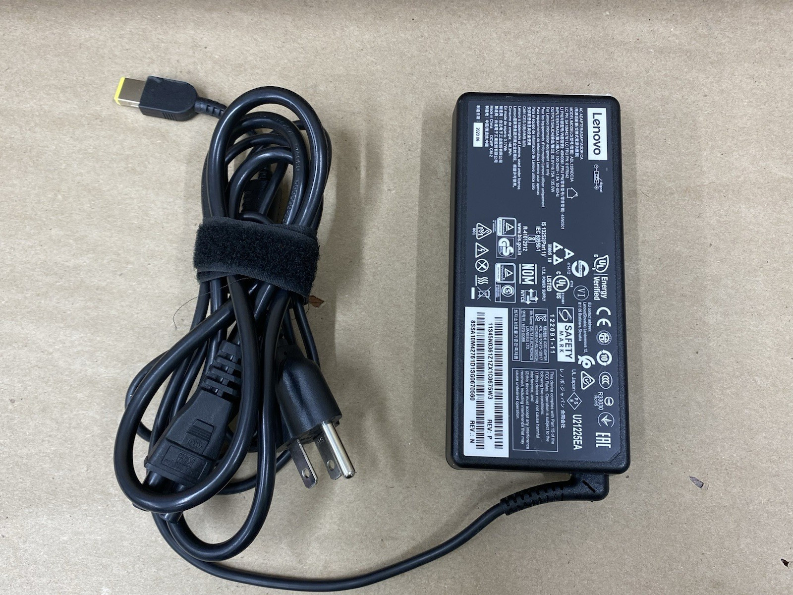 Lenovo Thinkpad P1 – 15.5″ 3840*2160 E-2176M 16GB – 256GB SSD – Win 11 – READ