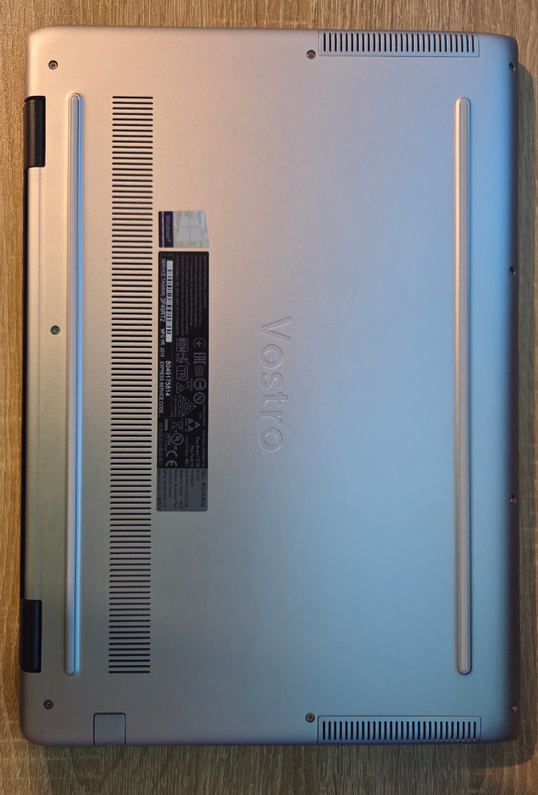 Dell Vostro 5490 14in i7-10510U 16GB RAM 256GB SSD GeForce MX250 Windows 11 Pro